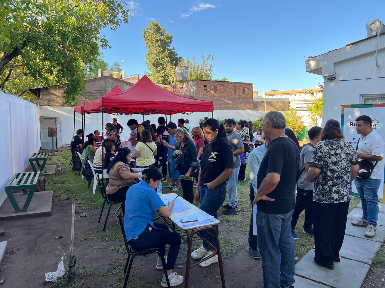 La Escuela de Oficios de Rivadavia superó todas las expectativas con más de 1300 personas que se acercaron a la inscripción.