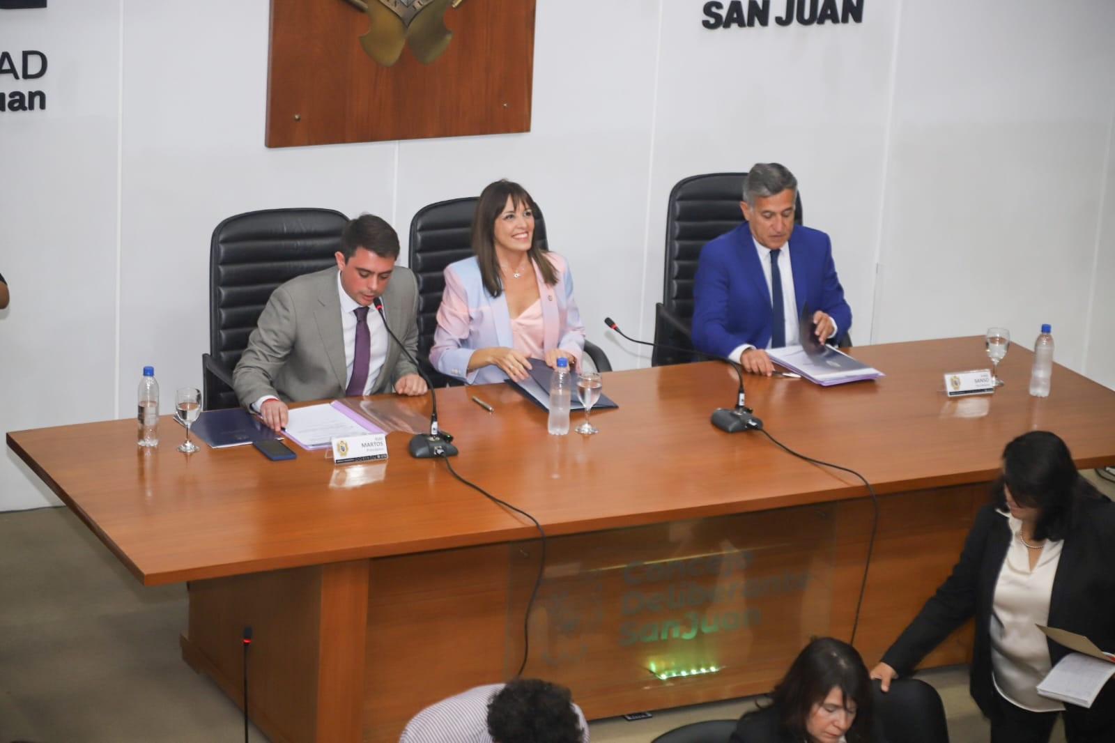 En el marco de la apertura de Sesiones Ordinarias 2025, la intendente Susana Laciar destacó que  durante 2025 se llegará al 100 % de luz LED en la Ciudad, con la colocación de más de 2700 unidades lumínicas.