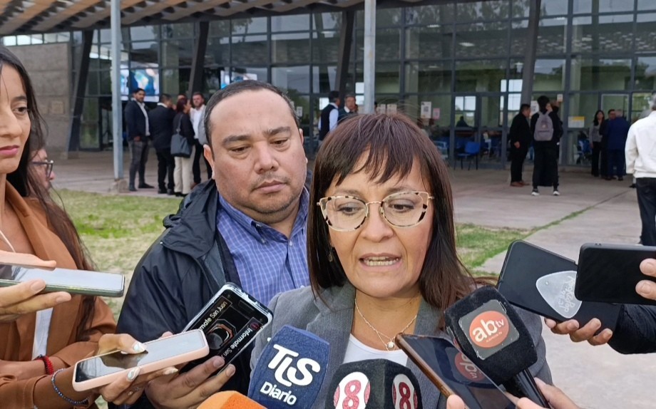 La intendente de Chimbas, Daniela Rodriguez,dijo que ya están casi terminando con los trabajos de pavimentación de Calle Salta.