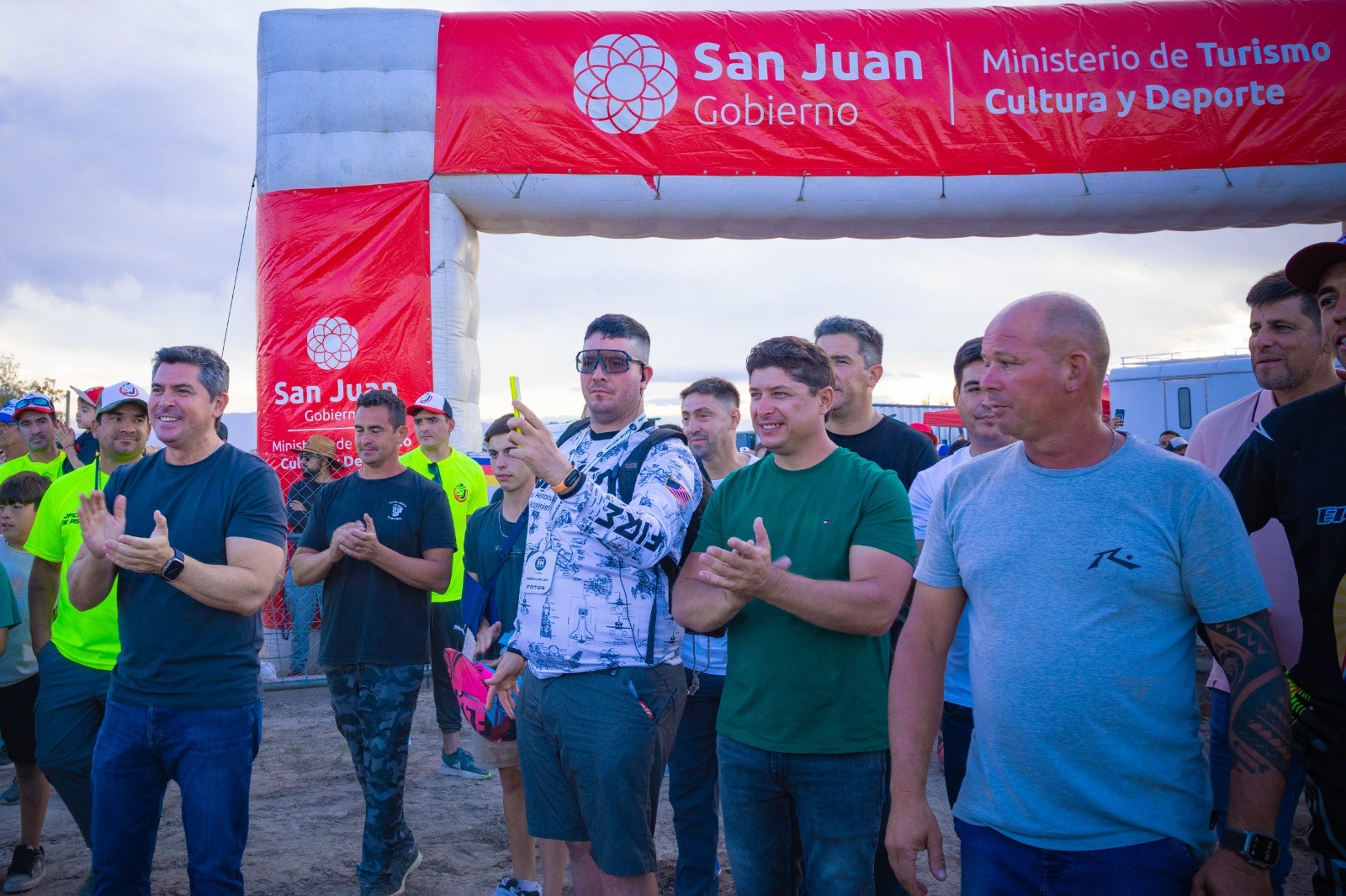 El intendente de Santa Lucía,Juan Jose Orrego, junto al gobernador de la provincia  dejo inaugurado el MX Park