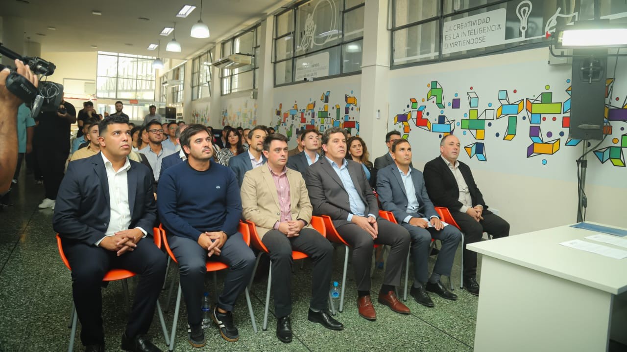 El ministro de Producción, Trabajo e Innovación, Gustavo Fernández en conjunto con el secretario de Ciencia, Tecnología e Innovación, Germán Von Euw,hizo la presentacion del “Programa Innovación con Impacto”