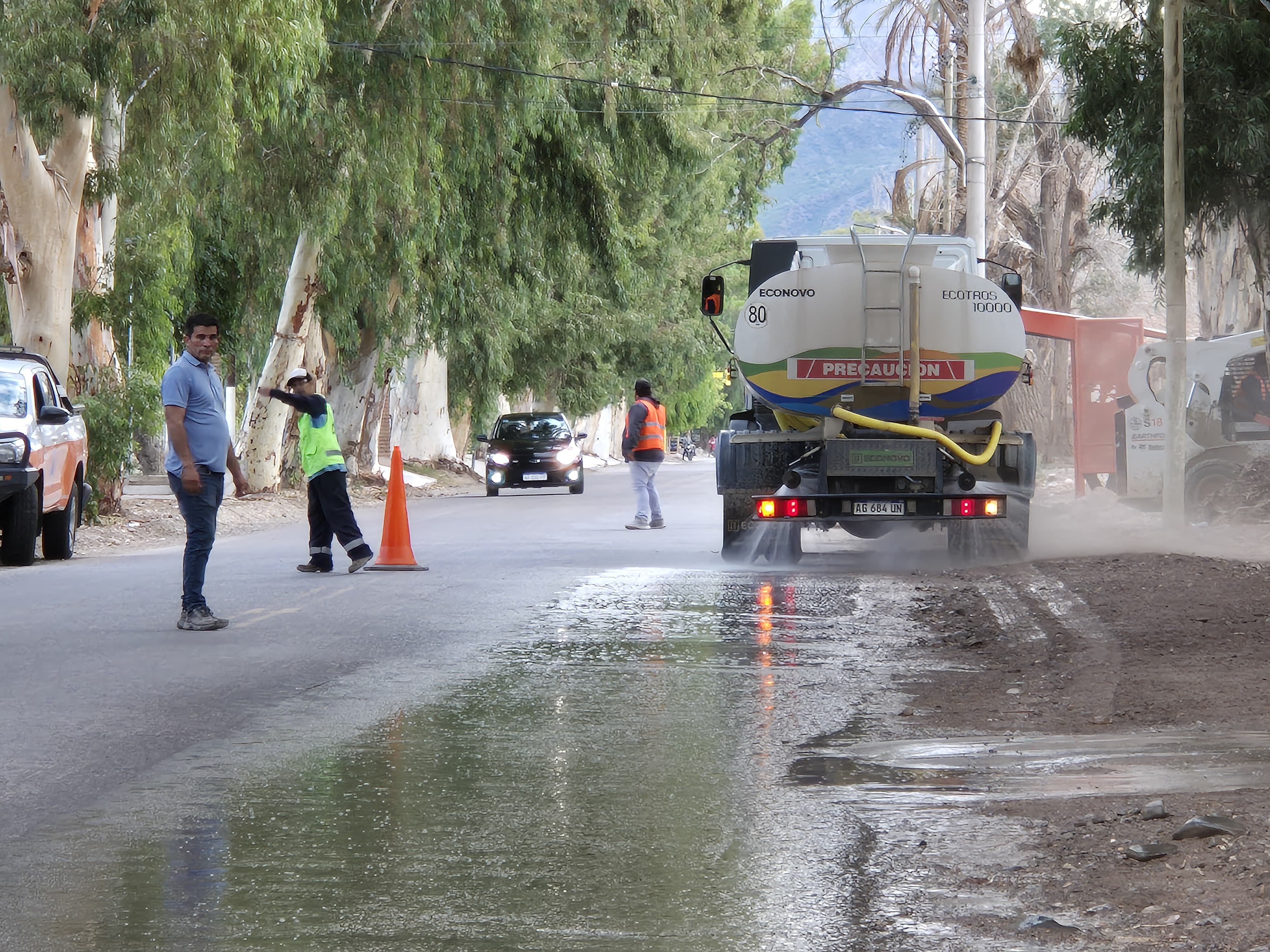 La Municipalidad de Ullum informa a la comunidad que se han iniciado los trabajos de repavimentación en el Barrio Grimalt y en la calle Hermógenes Ruiz, en el tramo comprendido entre calle Las Moras y Ruta 60.