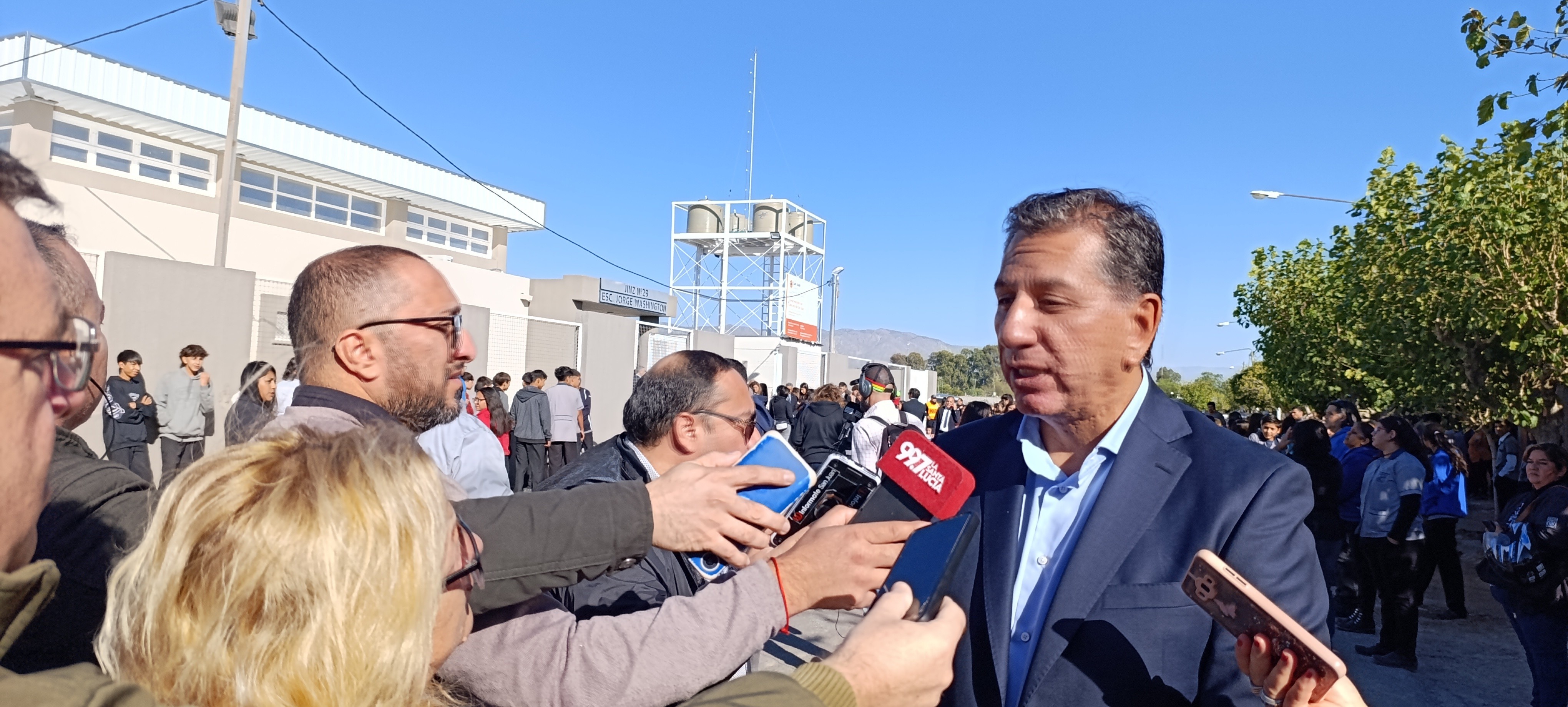 El intendente de Pocito Fabian Aballay,luego de la inauguracion del edificio de la Escuela de Educación Secundaria y el JINZ N° 29 Jorge Washington,selaño que se vendran obras en gran parte del Distrito Sanchez de Loria del departamento.