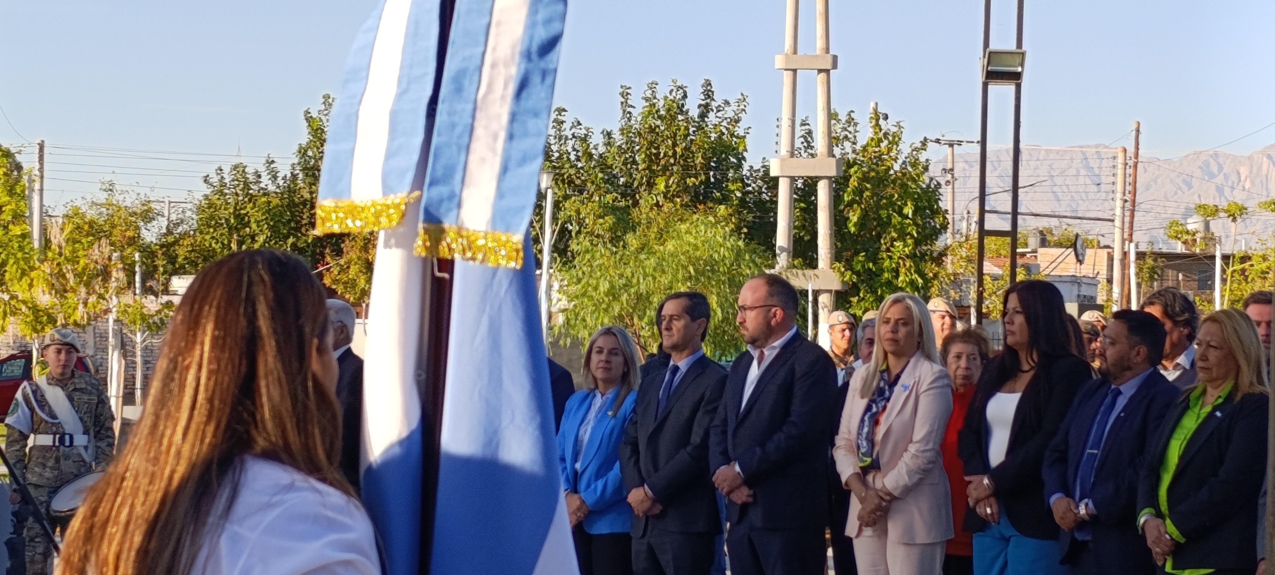 En un acto muy emotivo en la Plaza Seca del Parque de Rivadavia,el municipio rindió homenaje a los veteranos y caídos en la Guerra de Malvinas.