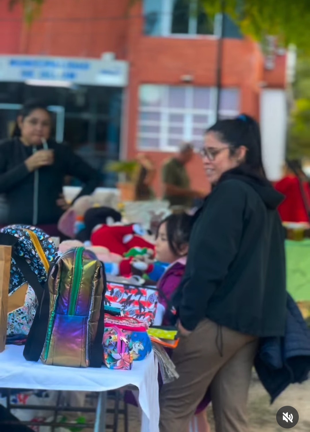 El departamento de Ullum comenzó a celebrar la Semana Santa con stands en la feria de emprendedores en la plaza Pedro Marchán