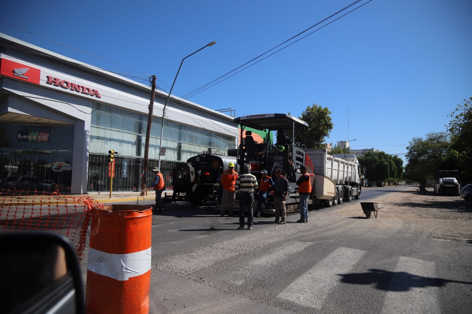 La intendenta de la Ciudad de San Juan,Susana Laciar,señalo que una vez culminada las obras sobre Av.Paula A.de Sarmiento entre Libertador e Ignacio de la Rosa, se comenzara a trabajar sobre la banquina de la misma.