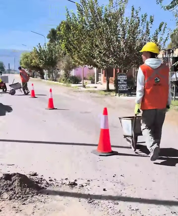 El municipio de San Martin esta llevando a cabo tareas de bacheos en calles del departamento