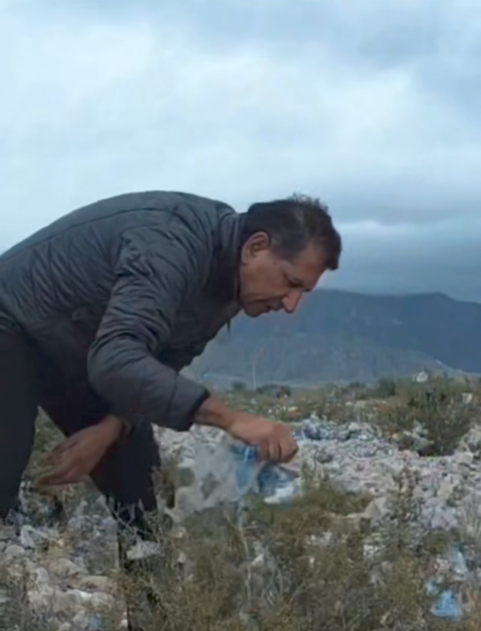 Atendiendo las inquietudes de los vecinos por el abandano en el Cerro Carmelo, el intendente de Pocito, Fabián Aballay se acerco a lugar para empezar una campaña de limpieza
