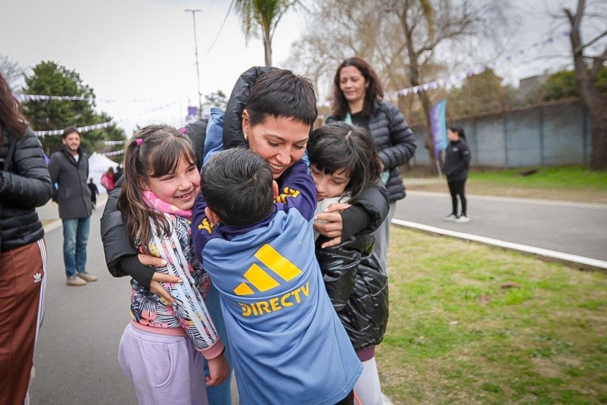 Quilmes: Mayra Mendoza en el Parque de Juegos del Polideportivo