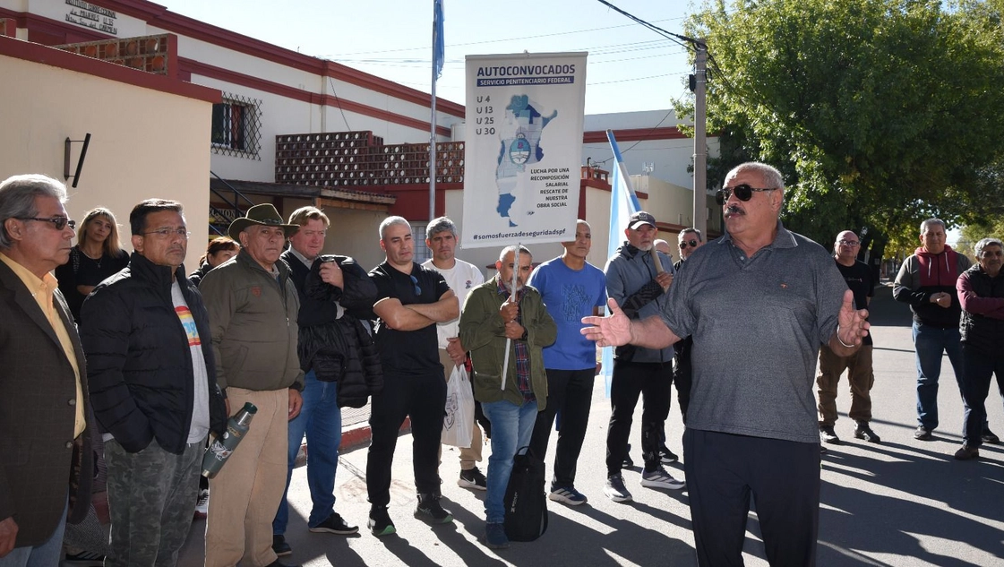 LA PAMPA: Penitenciarios federales autoconvocados protestaron frente a la Unidad 13