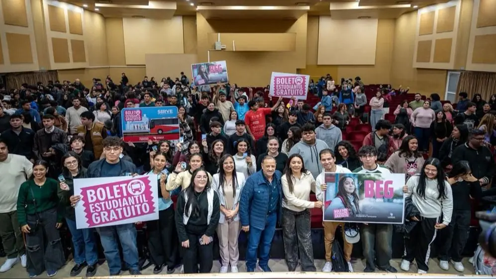 Quintela entregó 3000 boletos universitarios gratuitos y reforzó el apoyo a los estudiantes en La Rioja Quintela entregó 3000 boletos universitarios gratuitos y reforzó el apoyo a los estudiantes en La Rioja