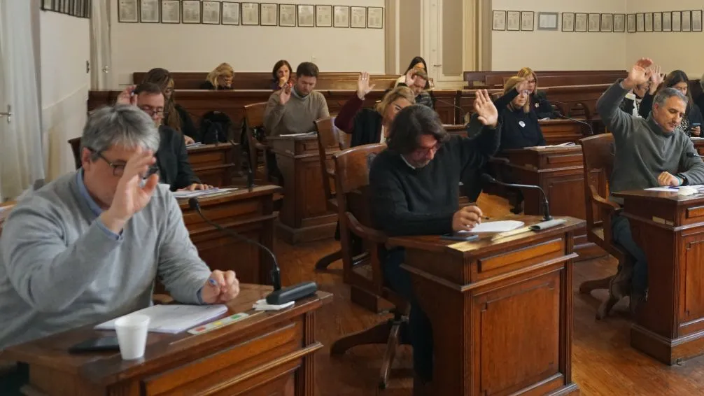 Salvo el peronismo, el HCD aprobó el aumento y el boleto a Vela trepa a .400