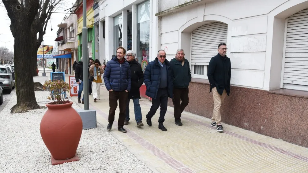 Lunghi y Cravea recorrieron las obras del Paseo Comercial Colón.