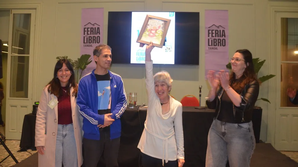 Petra Marzocca fue homenajeada en el cierre de la Feria del Libro de Tandil