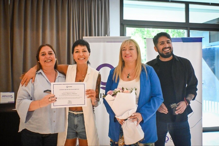 Quilmes: Mayra Mendoza entregó certificados de habilitación Quilmes: Mayra Mendoza entregó certificados de habilitación
