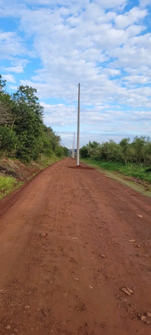 184478.jpg “¿Nueva rotonda o nuevo desafío para los conductores? Postes de EMSA quedaron en medio de la calle”