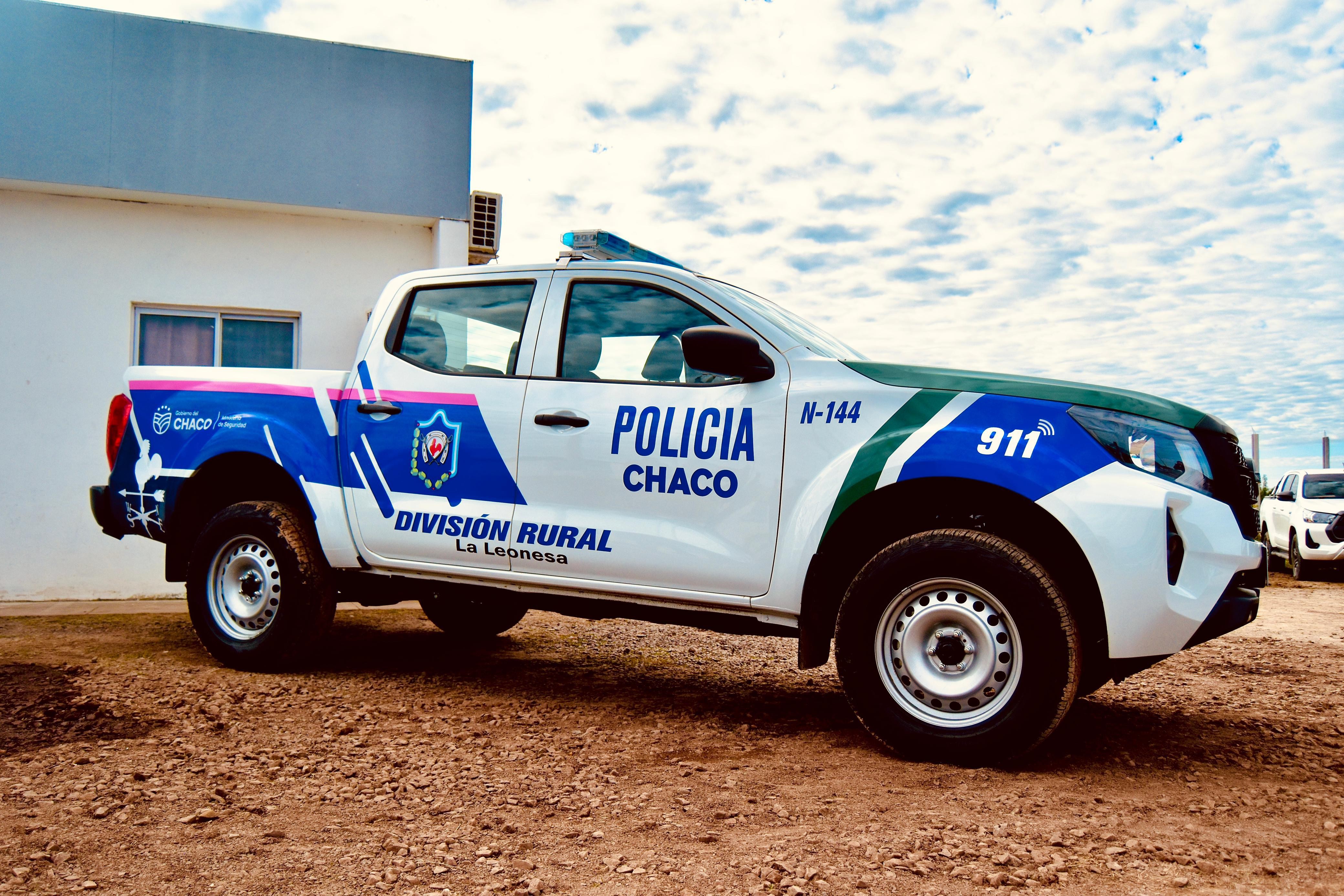 EL GOBERNADOR ZDERO ENTREGÓ UNA CAMIONETA 4X4 PARA FORTALECER AL DESTACAMENTO RURAL DE LA LEONESA