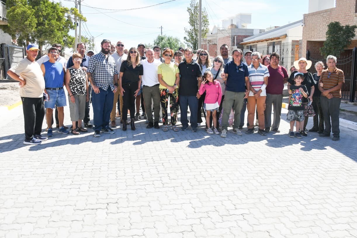 Sastre sigue inaugurando calles de adoquinado en los distintos sectores de Puerto Madryn