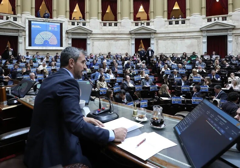 Canje de deuda: el martes habrá sesión especial en Diputados para tratar el polémico DNU