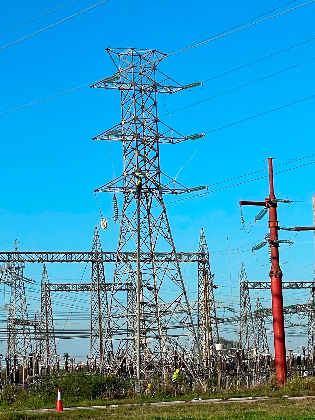 BASTIANI- VILELAS: SE NORMALIZA EL SISTEMA ELÉCTRICO TRAS LOS TRABAJOS EN LA NUEVA DOBLE TERNA DE ALTA TENSIÓN