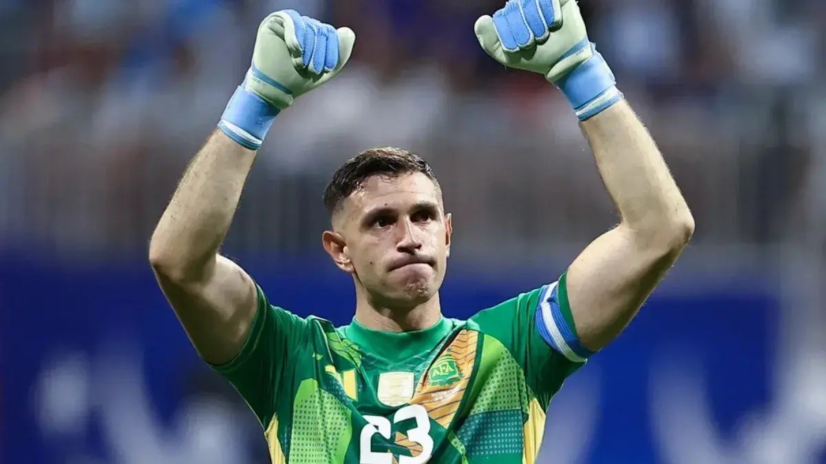 1.jpg La promesa del Dibu Martínez si gana dos Mundiales seguidos con la Selección: «Ya está»