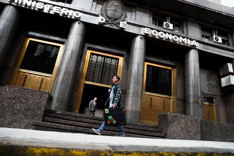 1.jpg El Tesoro anunció una licitación de ,44 billones, con un rollover de 183,12%