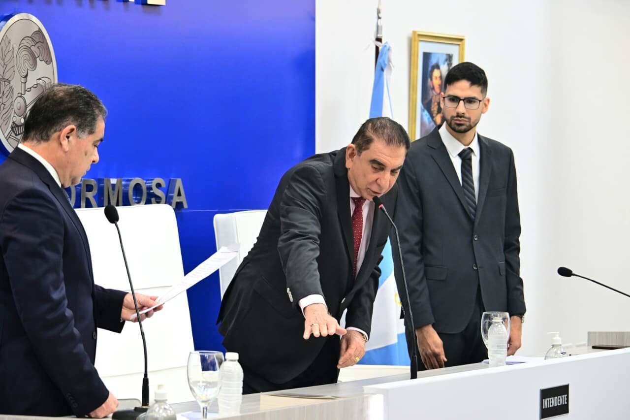 1.jpg El Intendente Jorge Jofré juró la nueva Constitución Provincial