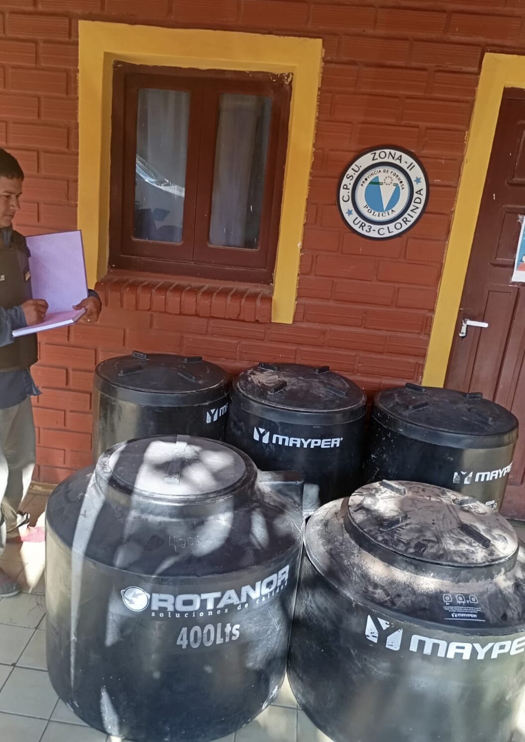 La Policía recuperó cinco tanques de agua robados