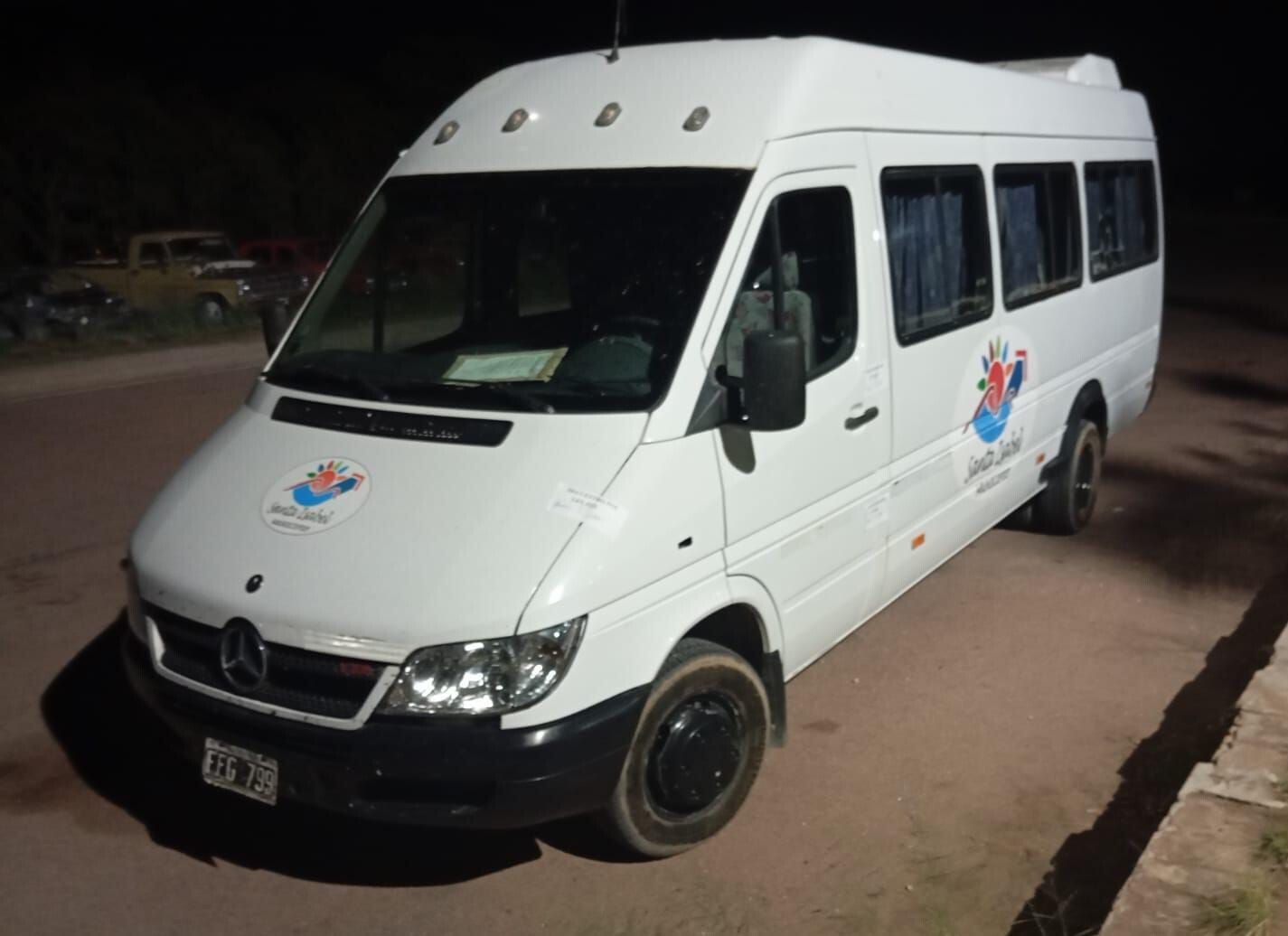 1.jpg Retienen un minibús con estudiantes en Victorica: tenía la RTO vencida desde 2016