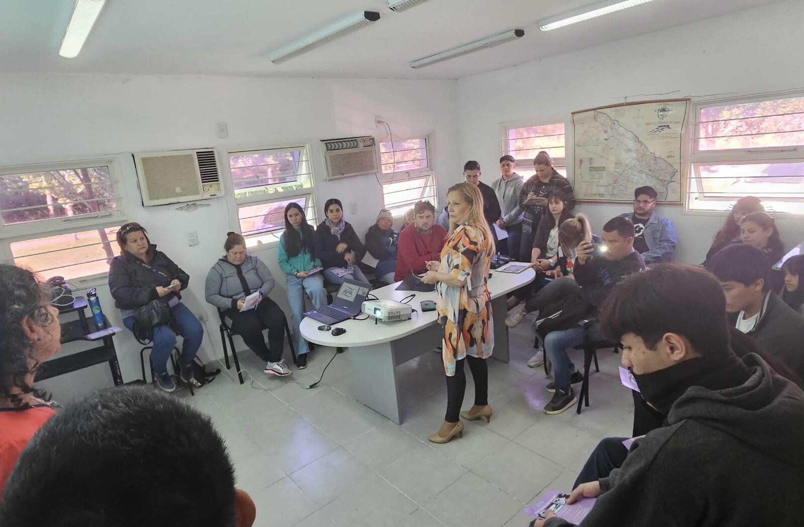 1e6305a1-d7bf-4dbe-ba0a-7b8238de67f6.jpg ESTUDIANTES DE BARRANQUERAS VISITARON EL LABORATORIO DE AGUAS DE APA