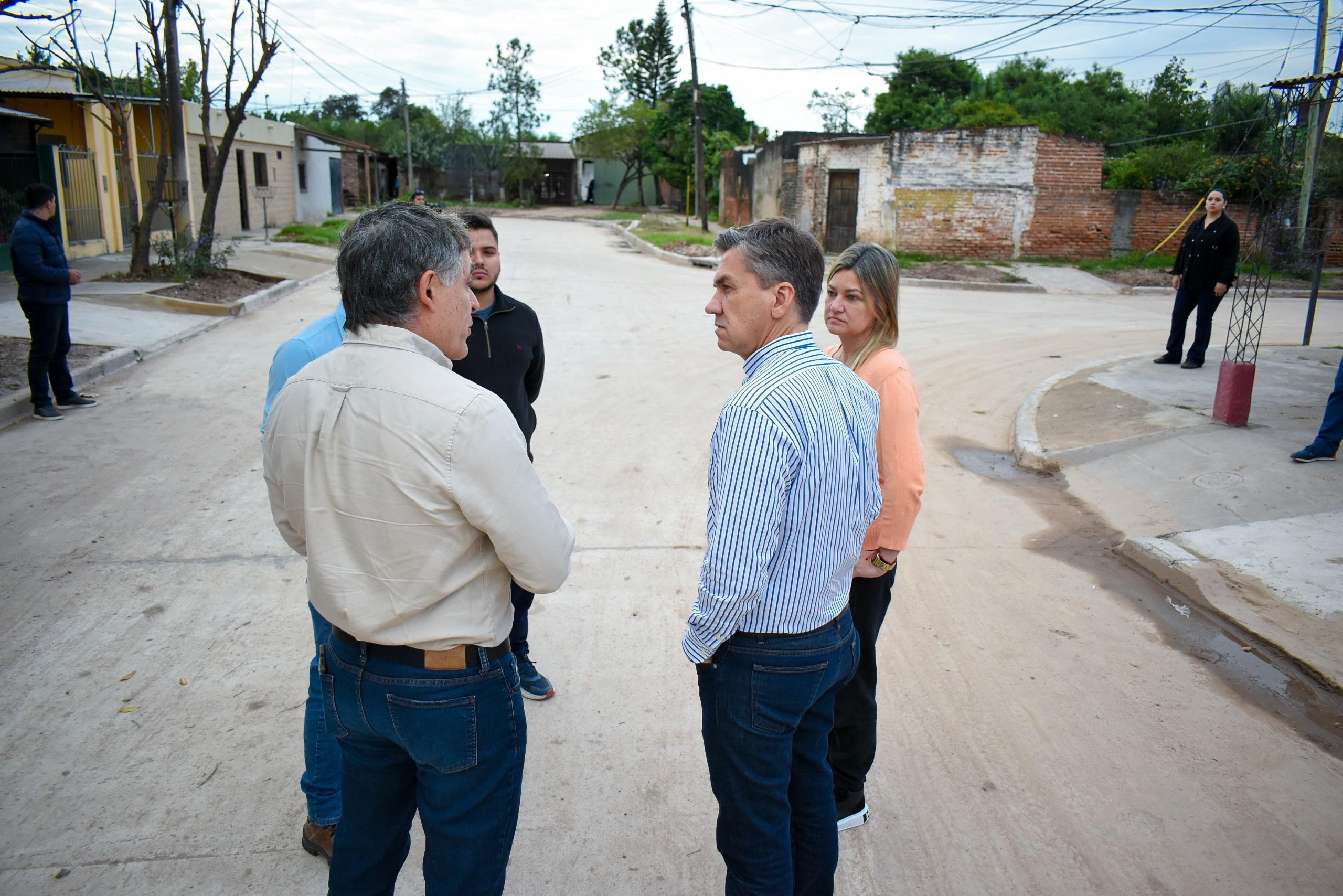 RESISTENCIA: 25 CUADRAS DE PAVIMENTO PARA VILLA ERCILIA; EL GOBERNADOR ZDERO SUPERVISÓ LAS OBRAS