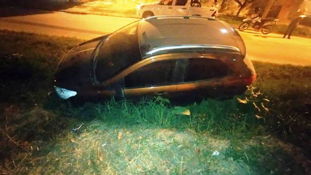 Barrio San Juan Bautista: despistó con su auto y terminó en un zanjón, abandono el vehículo y se retiró