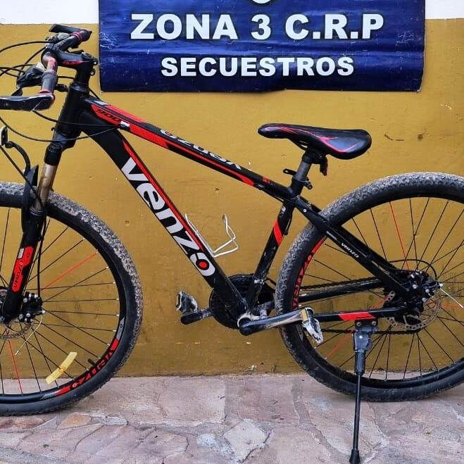 Recuperaron dos motos, una bici y detuvieron a un sujeto