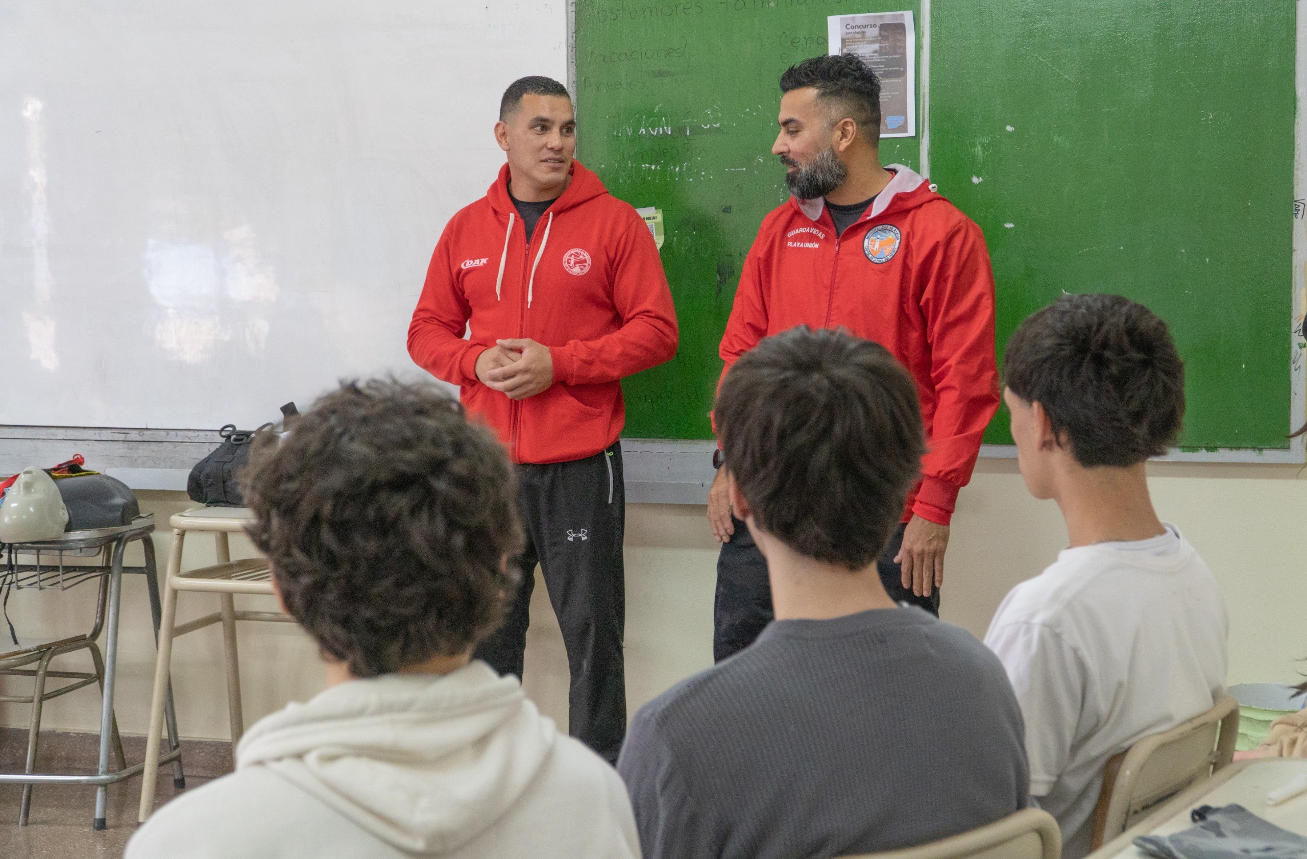 Guardavidas brindaron charla informativa de concienciación a estudiantes de la Escuela 752