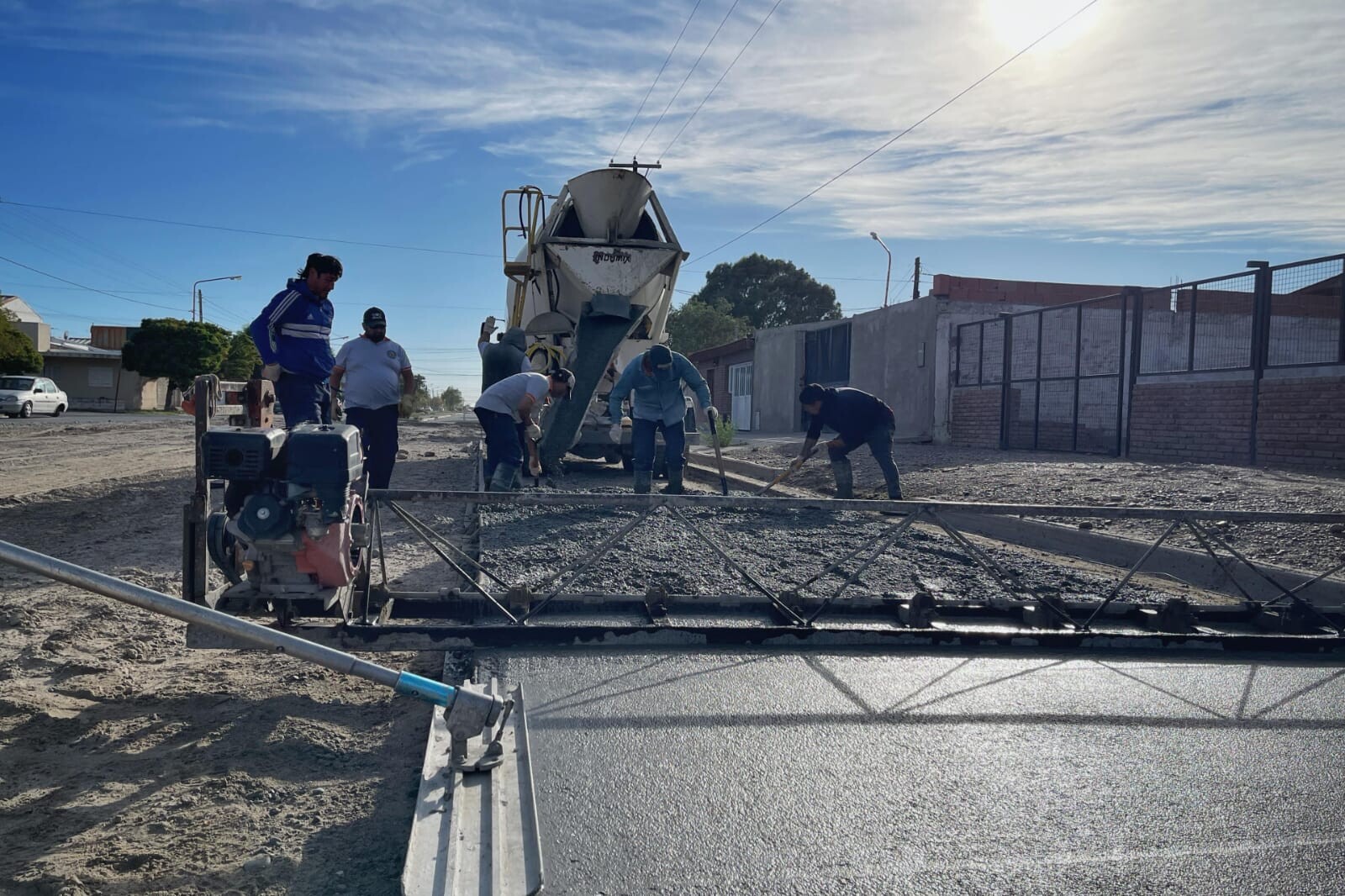 La Municipalidad de Rawson realiza trabajos de reparación y hormigonado en la Intersección cannito y avenida vucetich