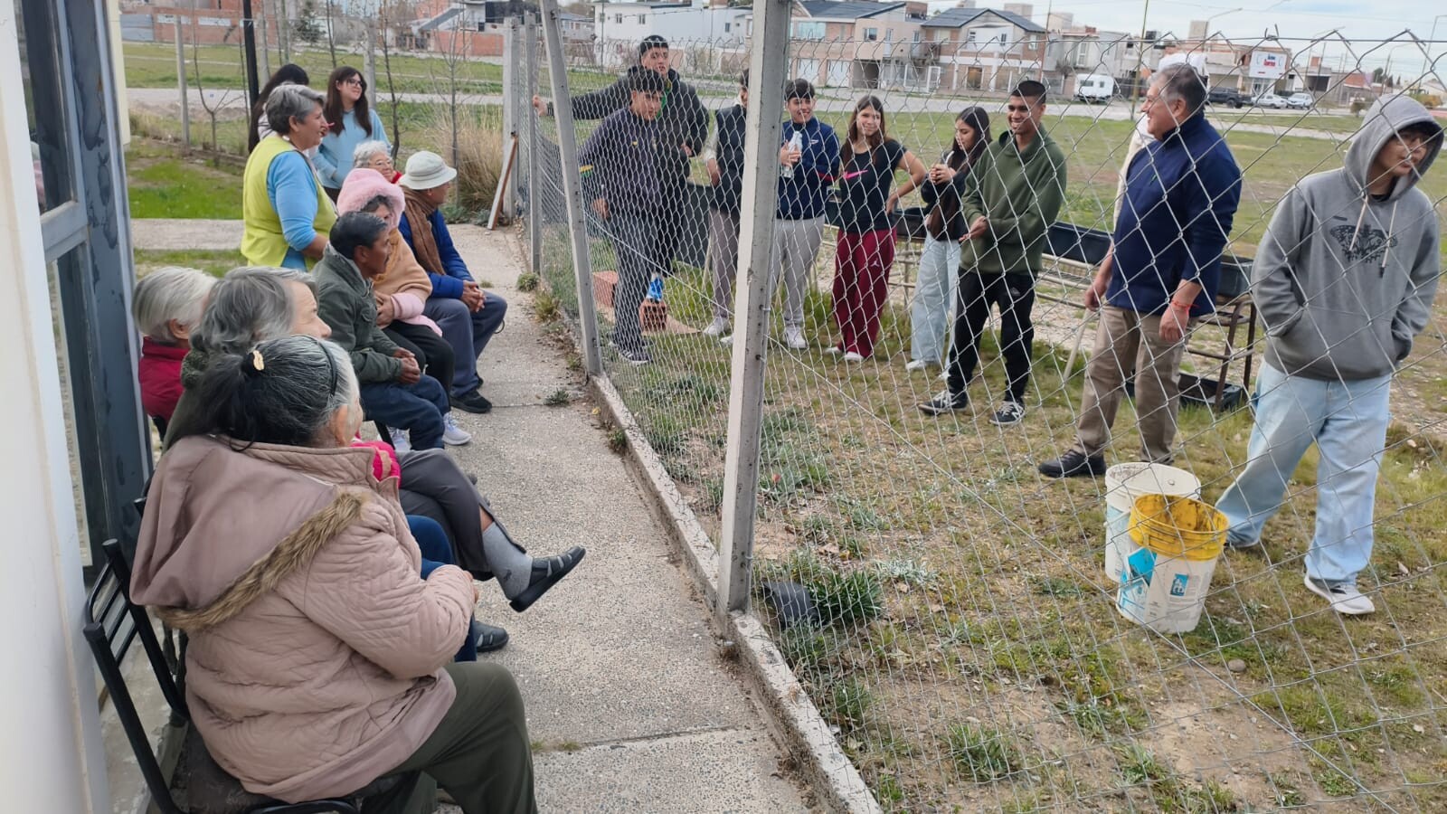 Campo Solidario une a jóvenes y personas mayores a través de la huerta y actividades recreativas Campo Solidario une a jóvenes y personas mayores a través de la huerta y actividades recreativas