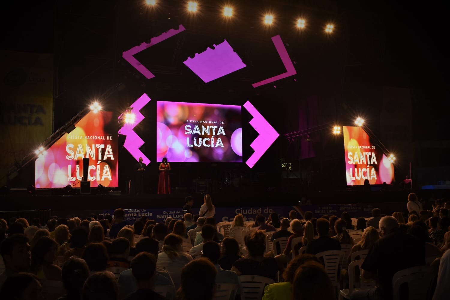 La Fiesta Nacional de Santa Lucía sigue brillando: éxito total en su segunda noche