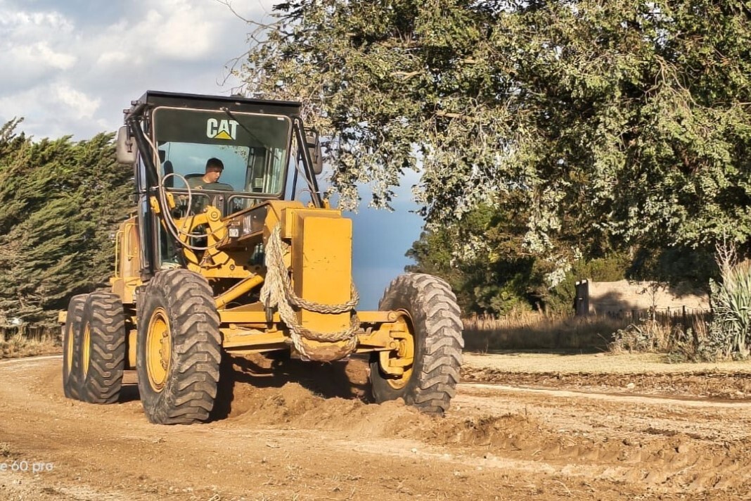EMSUR intensifica el mantenimiento rural con reconstrucción de caminos y mejoras en accesos productivos