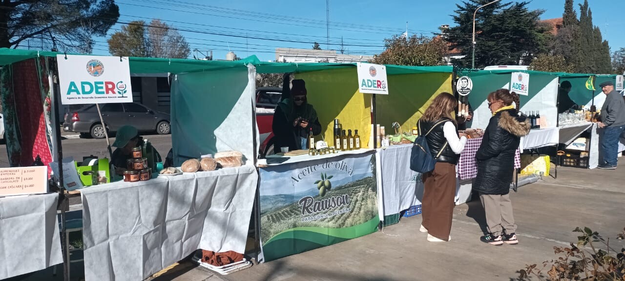 20078.jpg “Productores y artesanos del Valle se lucieron en la feria organizada por ADER”