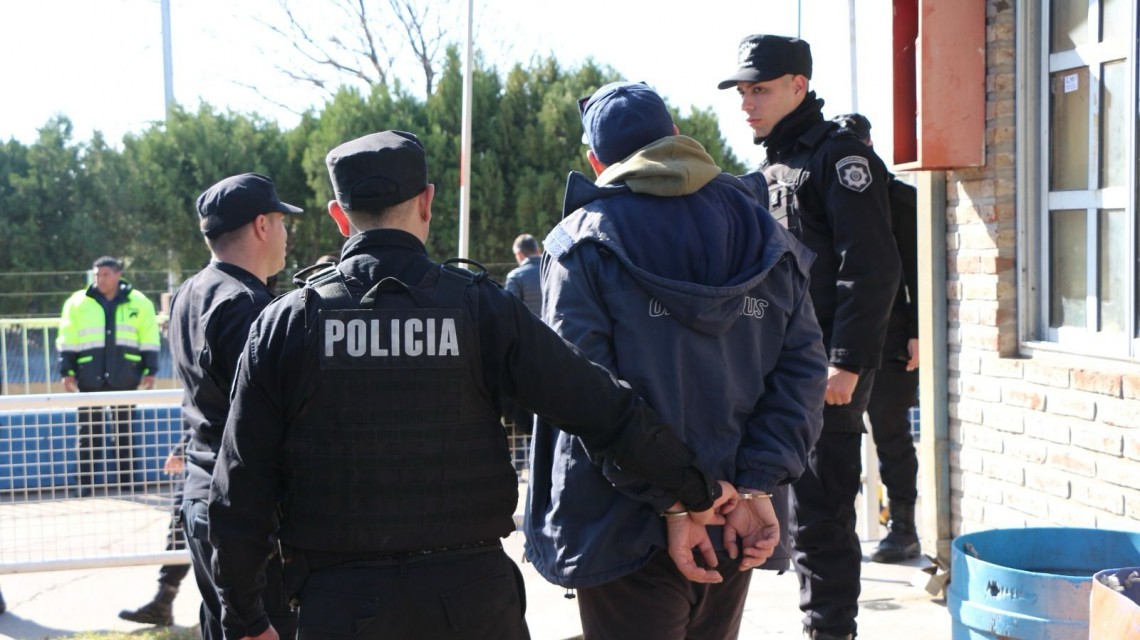 2024-09-09NID_281161O_1.jpeg RAZZIAS DE PULLARO : Cada 4.000 detenidos por «10 bis» uno solo con captura