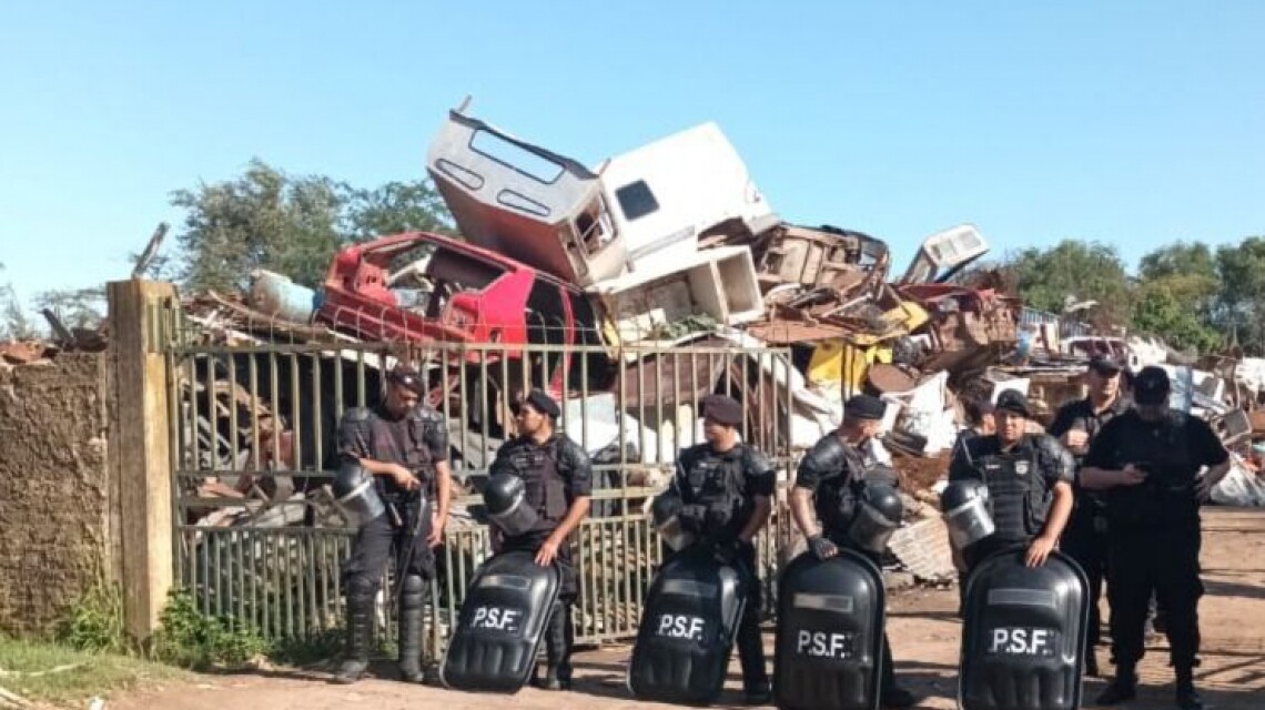 Clausuraron un desarmadero con más de 200 vehículos de desguace
