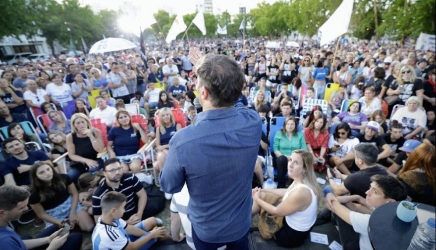 20241217173551_17-04-25-mate.jpg Desde abajo hacia arriba y de la periferia al centro