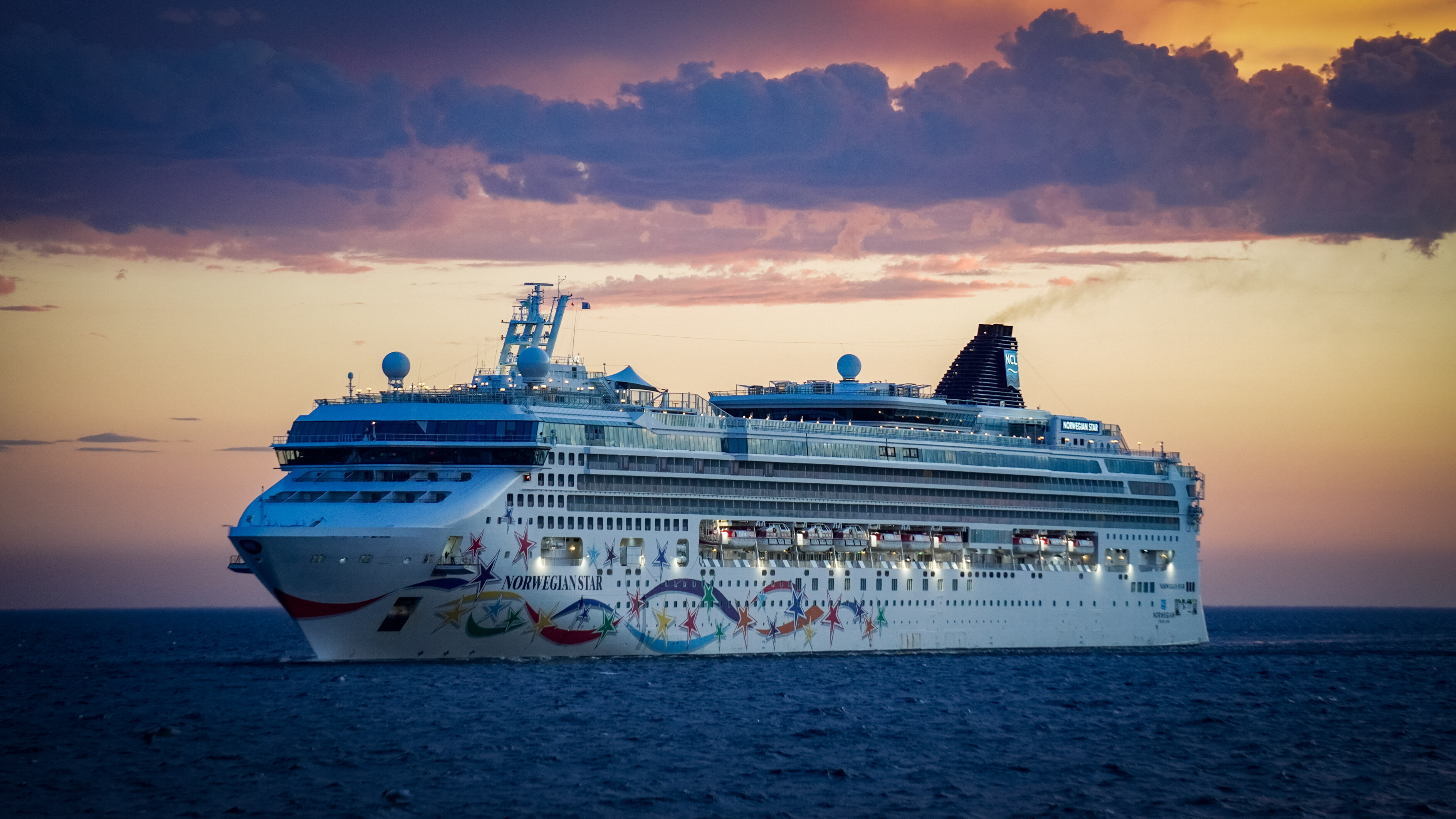 2025-01-30 Norwegian Star 002.jpg El Norwegian Star amarró en Puerto Madryn y continúa la exitosa temporada de cruceros en Chubut