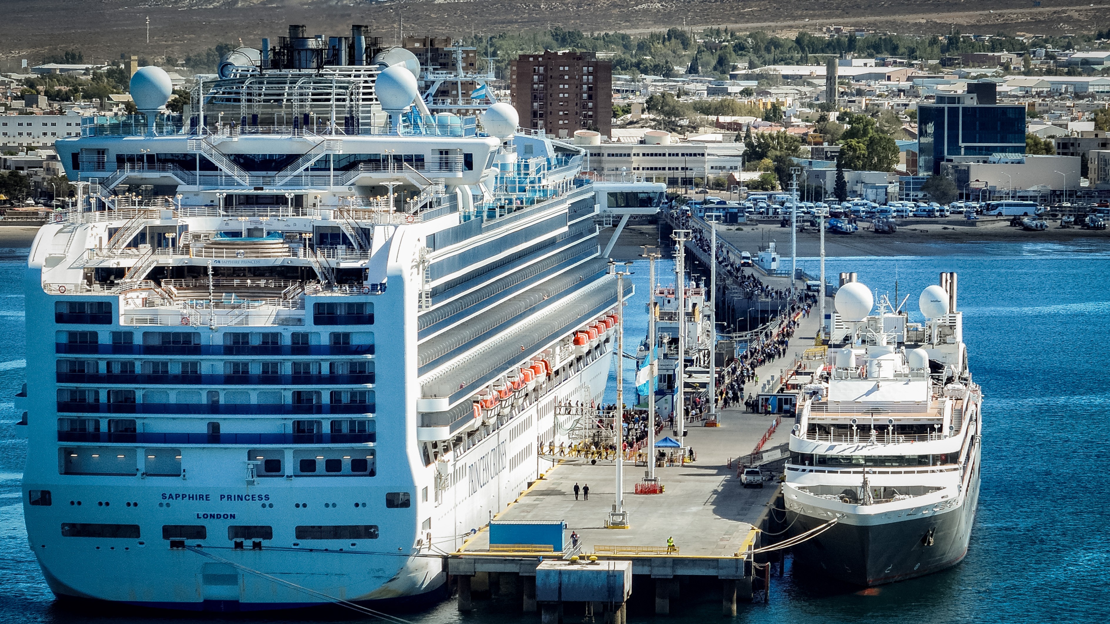 Dos cruceros arribaron este martes a Puerto Madryn