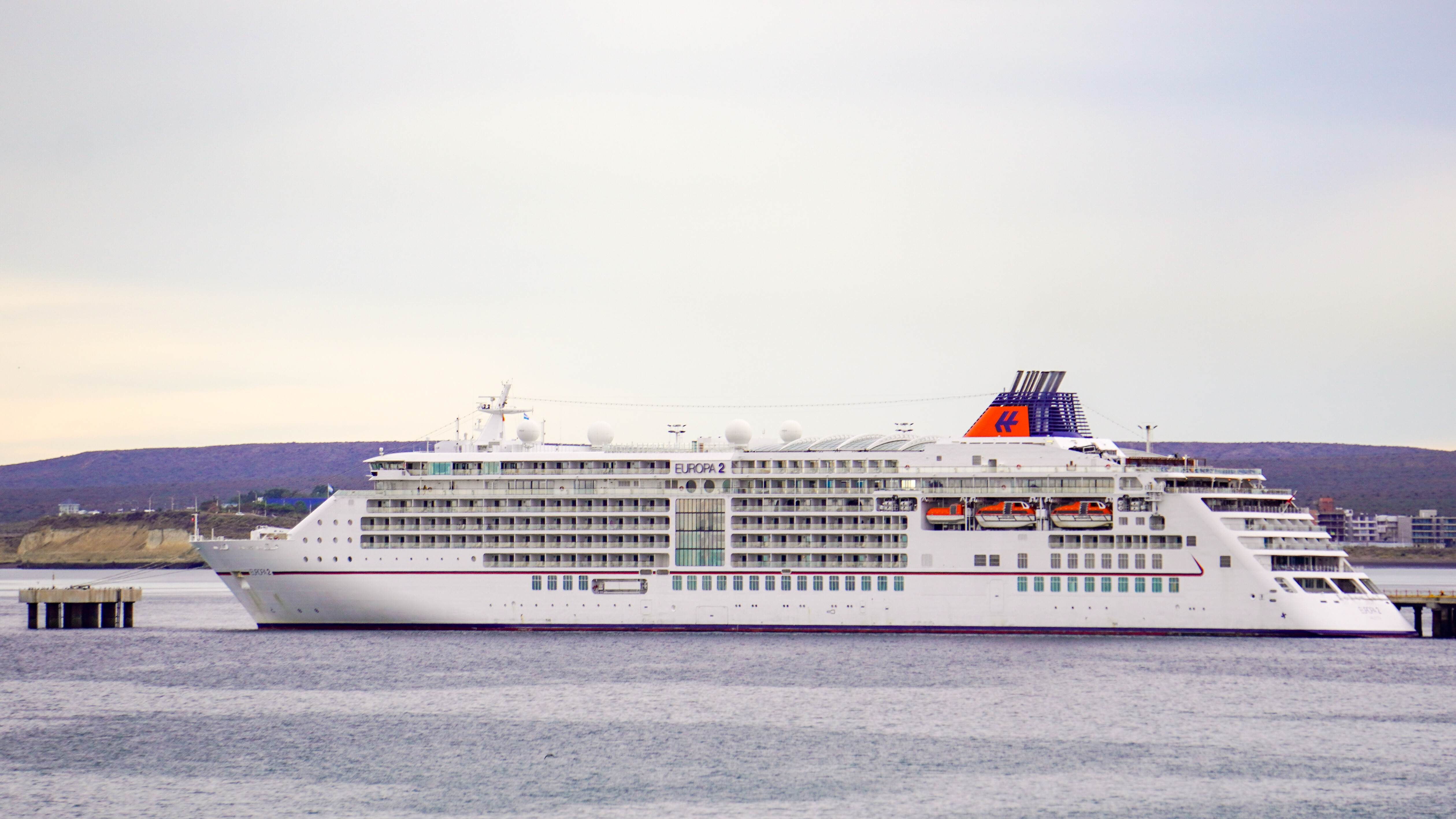 Temporada de cruceros: El Europa 2 arribó a Puerto Madryn