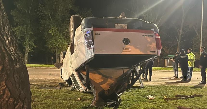 2107815.jpg Picada y vuelco: una camioneta terminó dada vuelta