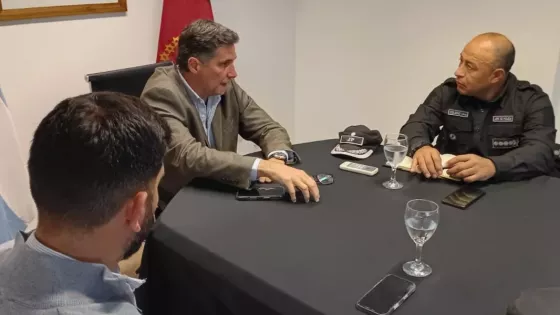 21660-primera-reunion-entre-las-nuevas-autoridades-de-seguridad-y-la-cupula-policial.webp