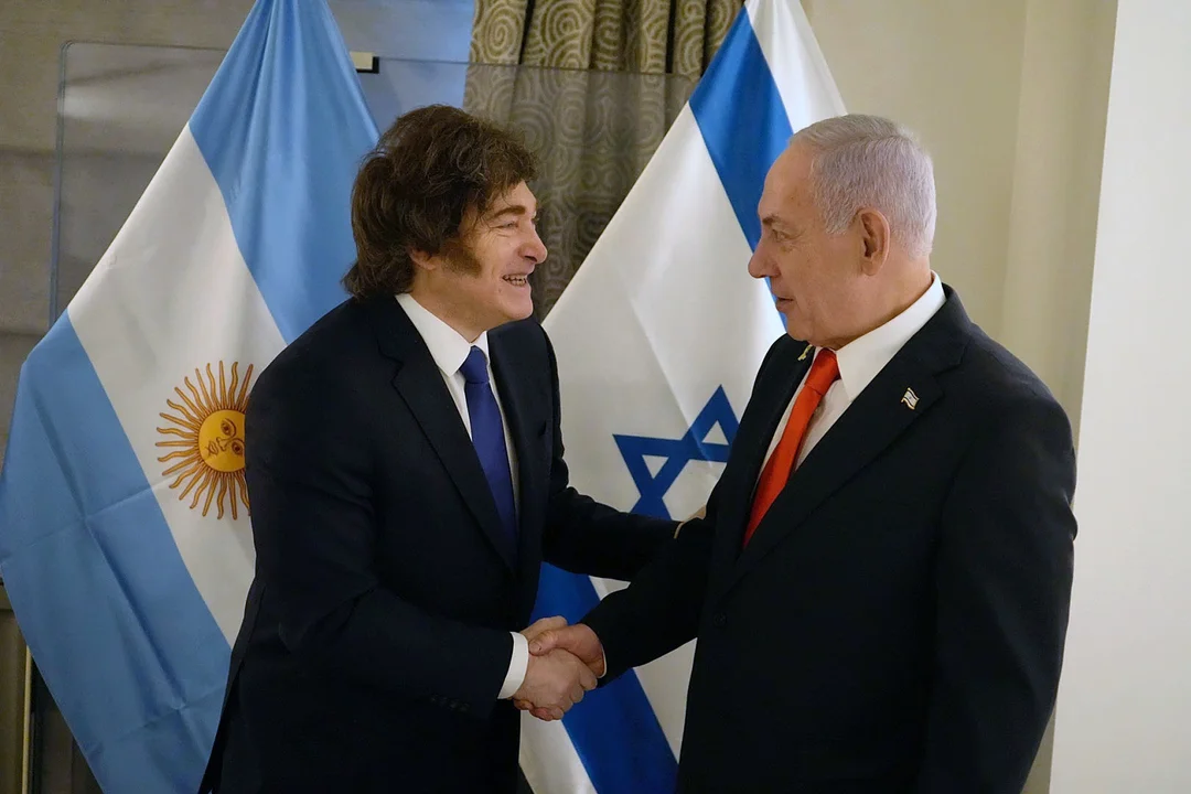 21754_Dos_beb__s_fueron_cambiadas_al_nacer_y_lo_descubrieron_40_a__os_despu__s_2.jpg Milei viaja a Israel para participar de los festejos de la independencia
