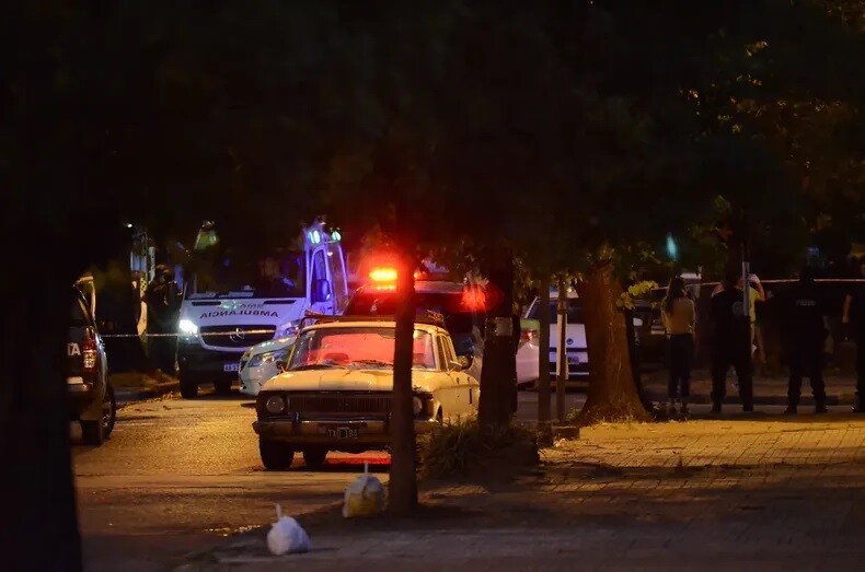 2.jpg La Plata: murió una nena de 7 años tras salir despedida de un auto durante un robo