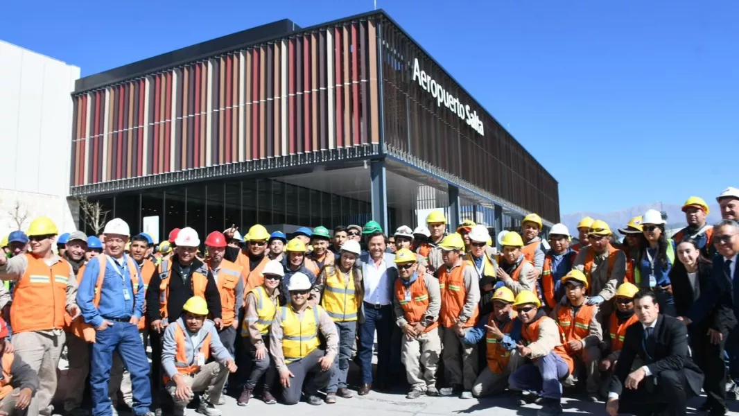 23070-saenz-inauguro-la-nueva-terminal-del-aeropuerto-de-salta-que-se-consolida-como-el-mas-importante-del-pais-despues-de-ezeiza-y-aeroparque.webp